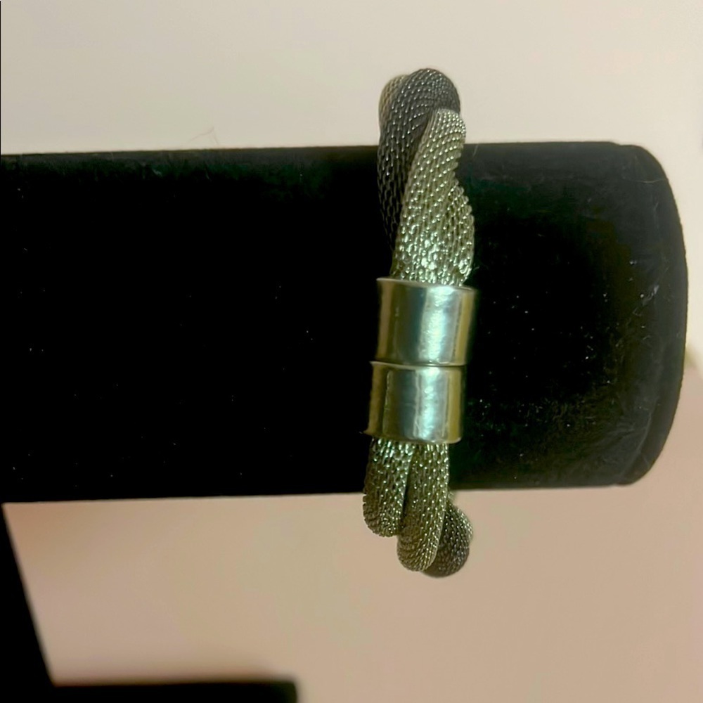 Magnetic clasp metal bracelet